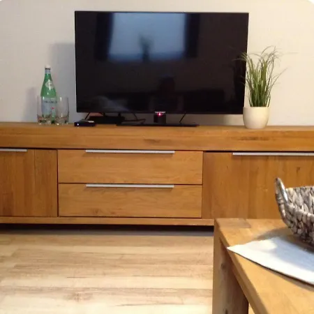 Apartment Privatunterkunft Souterrain Hunde Sehr Willkommen Grosser Eingezaunter Garten